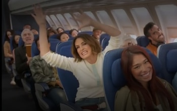 Mariska Hargitay protagonizó un performance al inicio de la ceremonia.