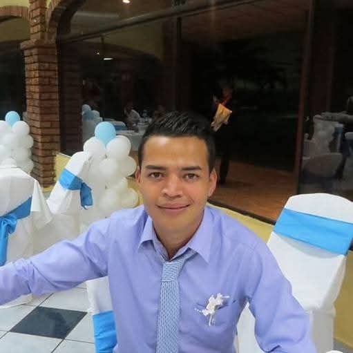 Amigos y conocidos de César Menjívar compartieron imágenes en redes sociales, tras enterarse de su muerte./(Facebook)