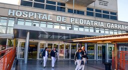 Trabajadores del Hospital Garrahan protestaron frente al Ministerio de Salud en reclamo por mejoras en los salarios