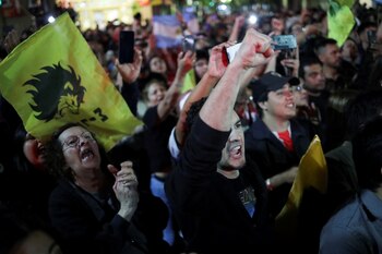 Seguidores del partido de Javier