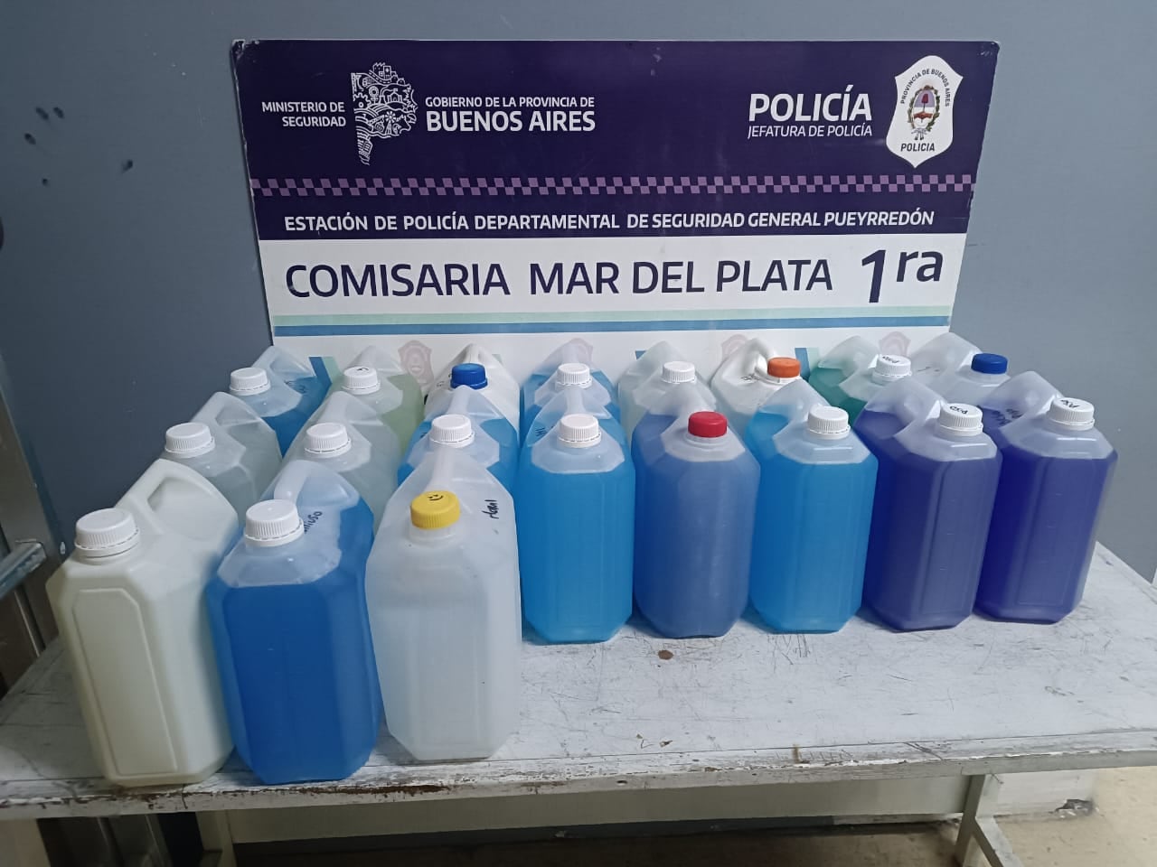 Los bidones de limpieza supuestamente pedidos