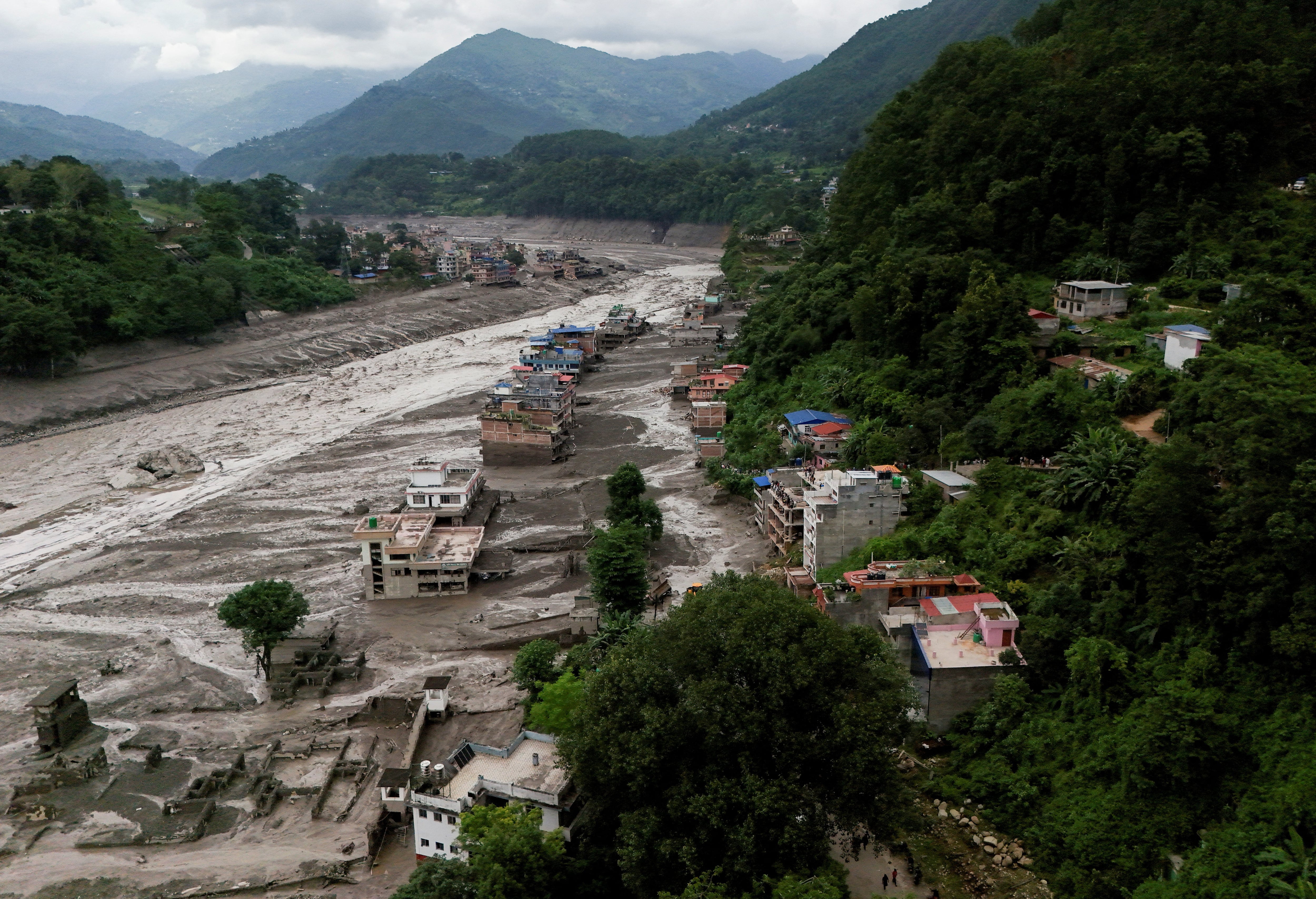 El Departamento de Estado informó que la asistencia de Estados Unidos busca atender a la población afectada por la crecida del río Bhotekoshi en Nepal (REUTERS/Navesh Chitrakar)