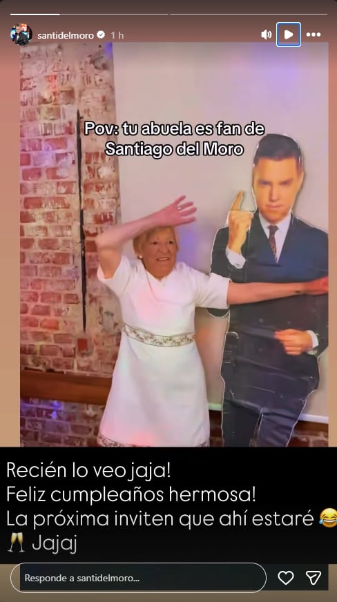 La fiesta incluyó una figura de cartón de tamaño real del conductor para que los invitados se fotografiaran