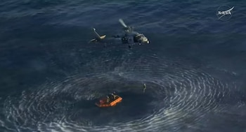 El rescate de los astronautas de la balsa que los sacó de la capsula Orión