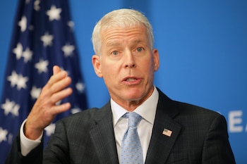 El secretario de Energía estadounidense, Chris Wright, afirmó que el mundo recibiría anuncios de los países europeos destinados a reducir los precios del diésel (AP foto/Heinz-Peter Bader)