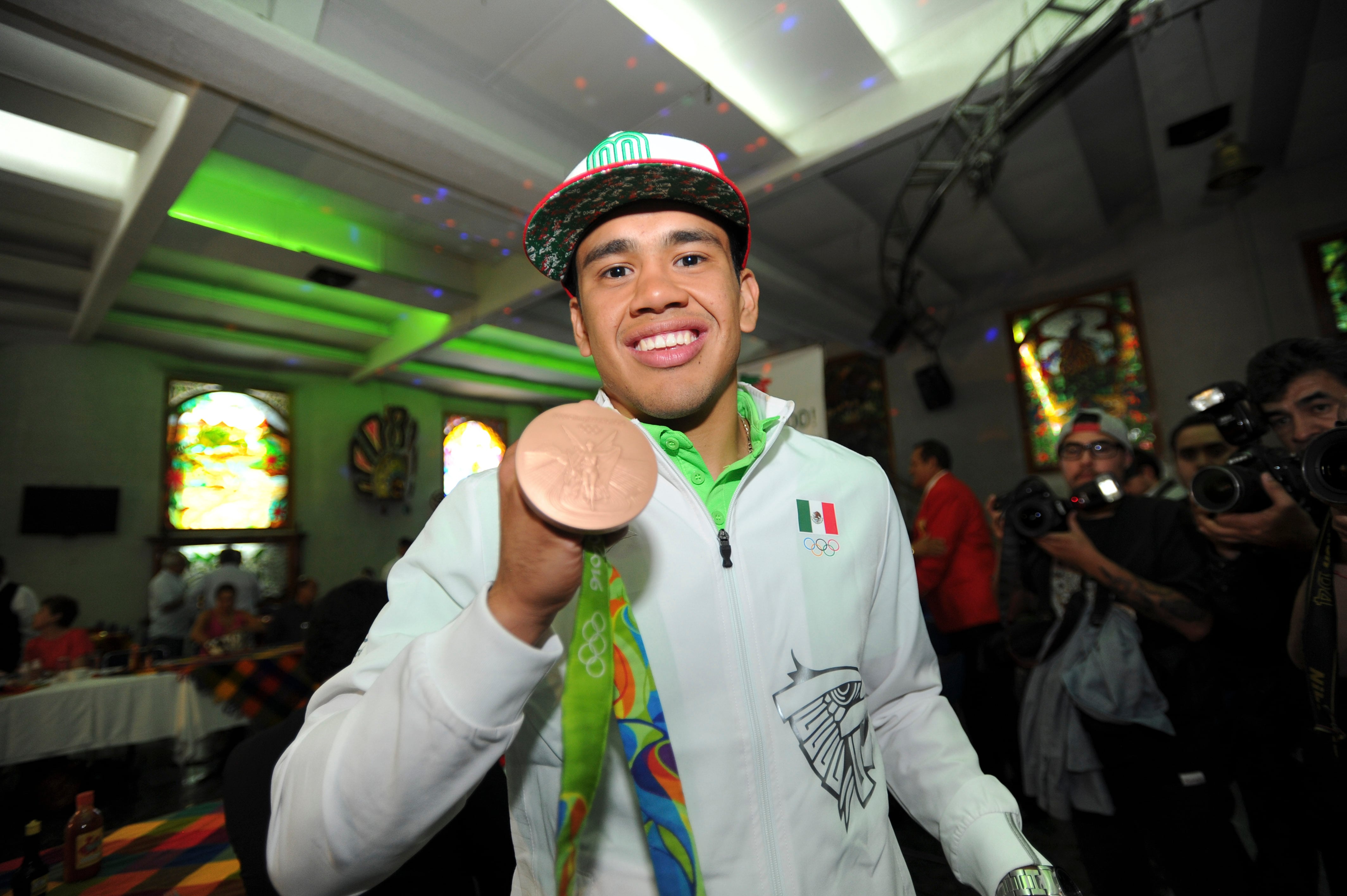 Misael Rodríguez con su medalla de los Juegos Olímpicos de Río 2016. (Foto: Moises Pablo/Cuartoscuro)