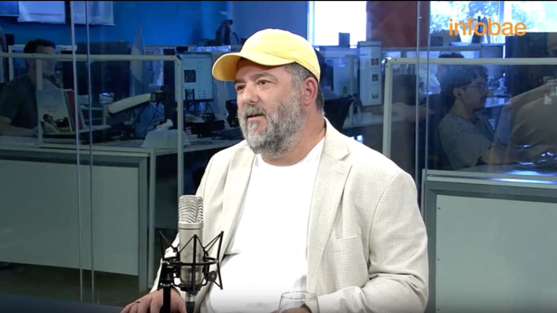 El entorno inmediato y la falta de estructuras especializadas exponen a quienes triunfan en el arte o el deporte a riesgos que trascienden la simple inexperiencia financiera y condicionan su seguridad futura (Captura video)