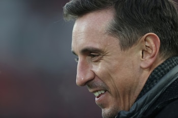 Gary Neville sostuvo que la presión de la afición y los medios hizo más difícil representar a Inglaterra incluso con un plantel de primer nivel (Action Images via Reuters/Carl Recine)