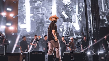 Carin León es uno de