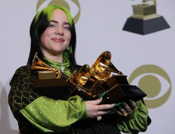 La cantante con sus premios