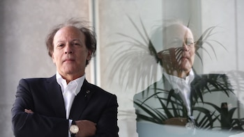 Javier Marías, escritor español: “Hoy se pretende que los adultos continúen siendo niños hasta la ancianidad, y además niños bobos y pusilánimes”