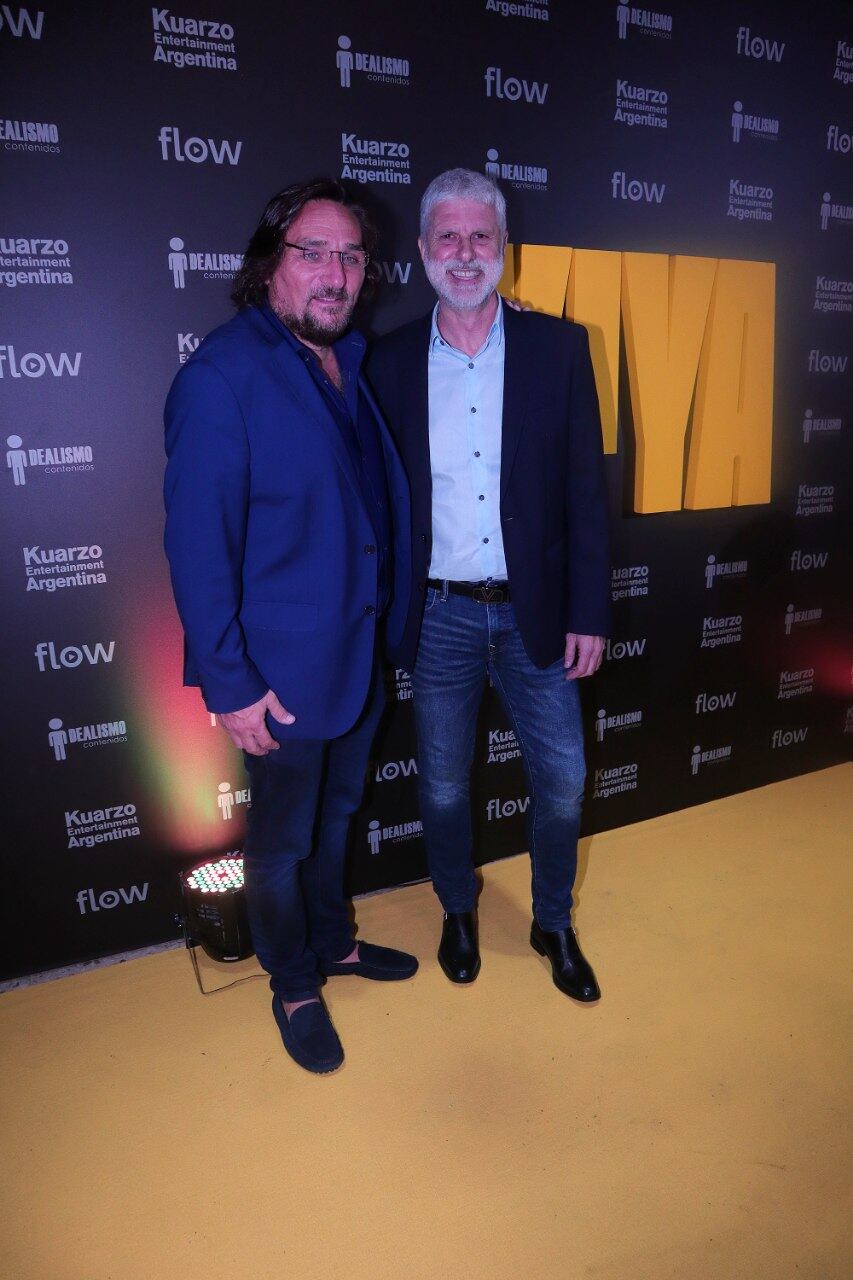 El productor Martín Kweller, de Kuarzo, y Antonio Álvarez, director de Programación de Telecom Argentina/ Flow representaron a las productoras de Yiya