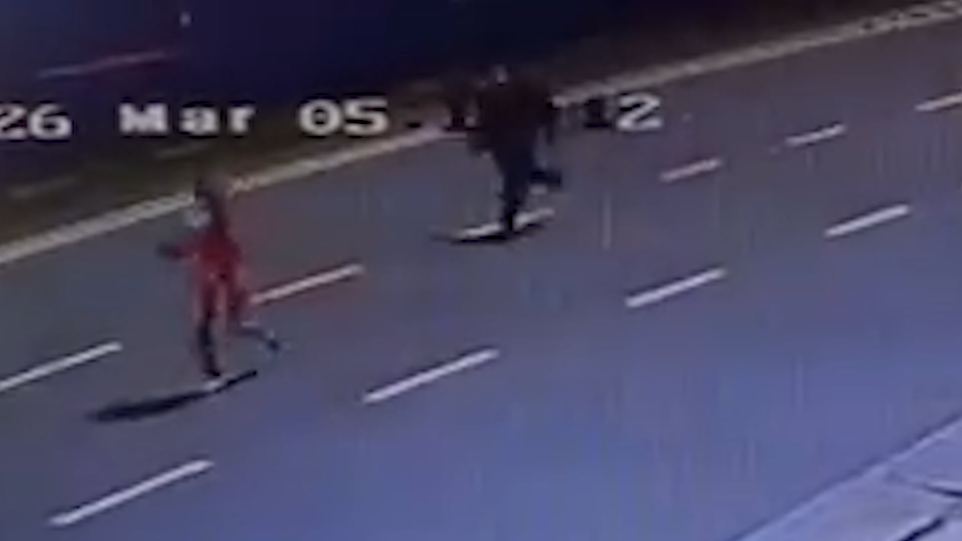 Uno de los fragmentos donde se vio como el ex diputado perseguía a su novia por avenida del Libertador
