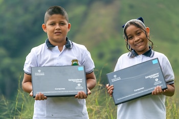 Políticas públicas permitieron que 3,5 millones de nuevos hogares y 19.500 escuelas rurales accedan a internet, mejorando el acceso a educación digital.