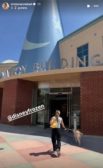 La visita de Kristen Bell a Disney Animation Studios incluyó a su perro Frank y mostró bocetos de Anna y Elsa, personajes centrales de Frozen 3 - (Kristen Bell/Instagram)