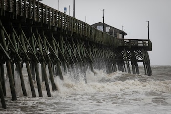 Millones de personas en la costa este de Estados Unidos están en riesgo debido a las lluvias intensas. (REUTERS/Marco Bello)