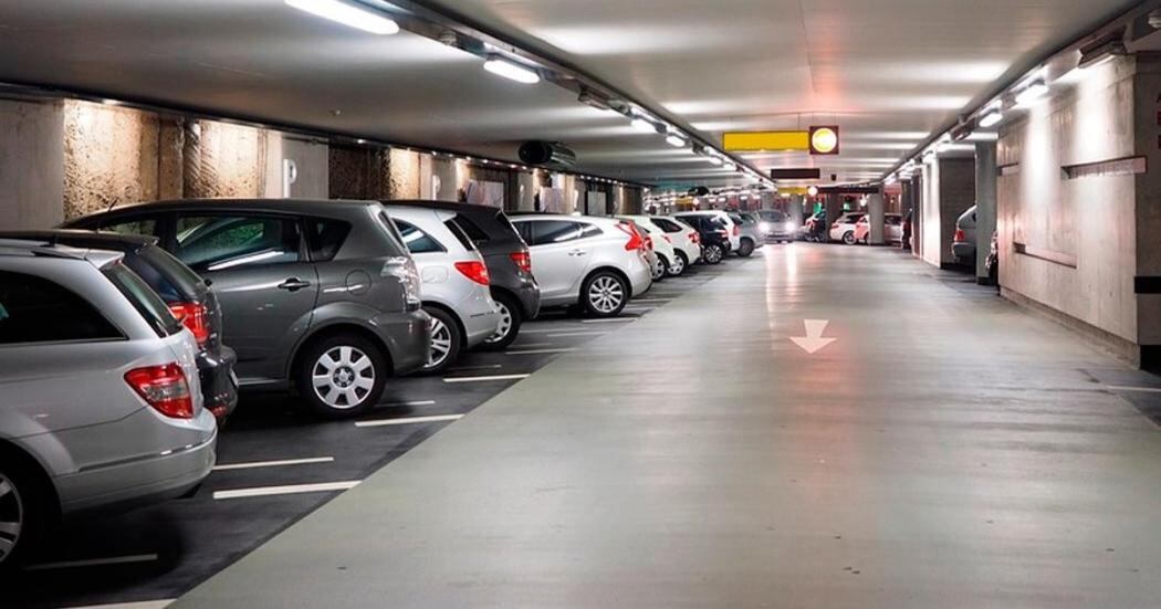 El contrato de depósito se configura al recibir un tiquete en el parqueadero, lo que genera obligaciones legales para el establecimiento - crédito bogotá.gov.co