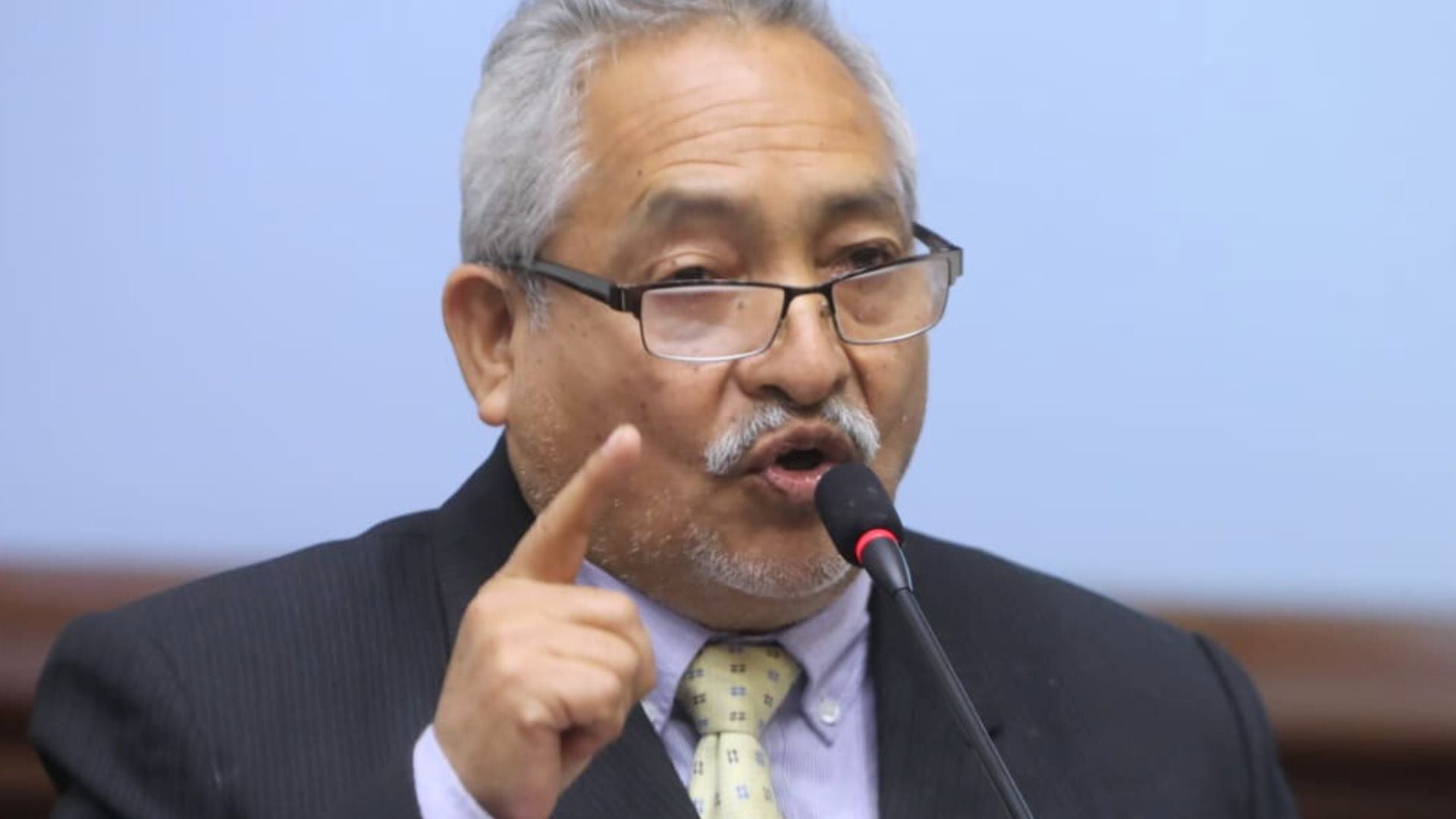 Víctor Flores, representante del fujimorismo, indicó que el Senado podrá incorporar propuestas solo dentro de los temas aprobados por la Cámara de Diputados en materia de seguridad ciudadana y atención al Fenómeno El Niño.