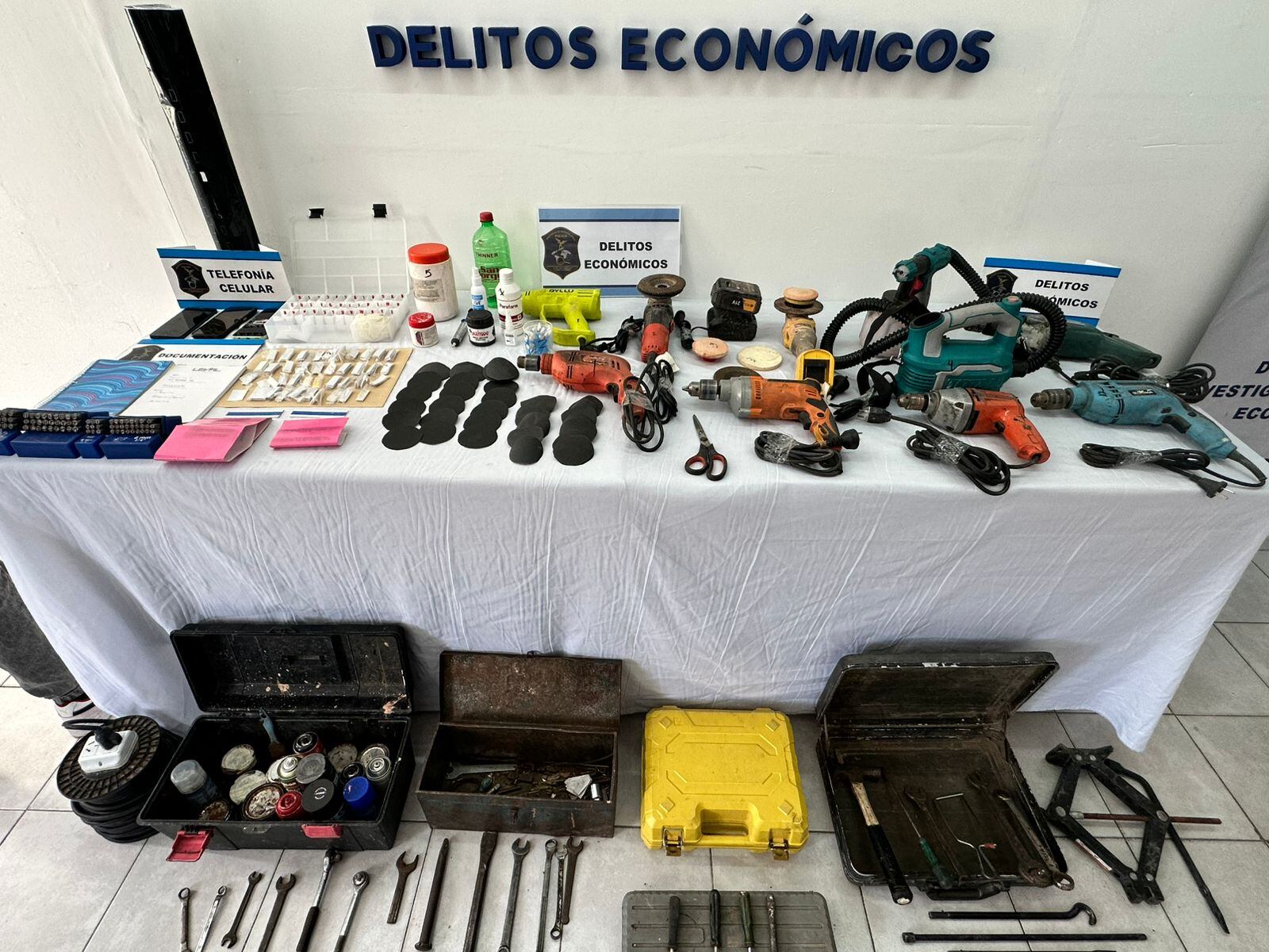 Varios de los elementos que se secuestraron en los 9 allanamientos (Foto: Policía bonaerense)