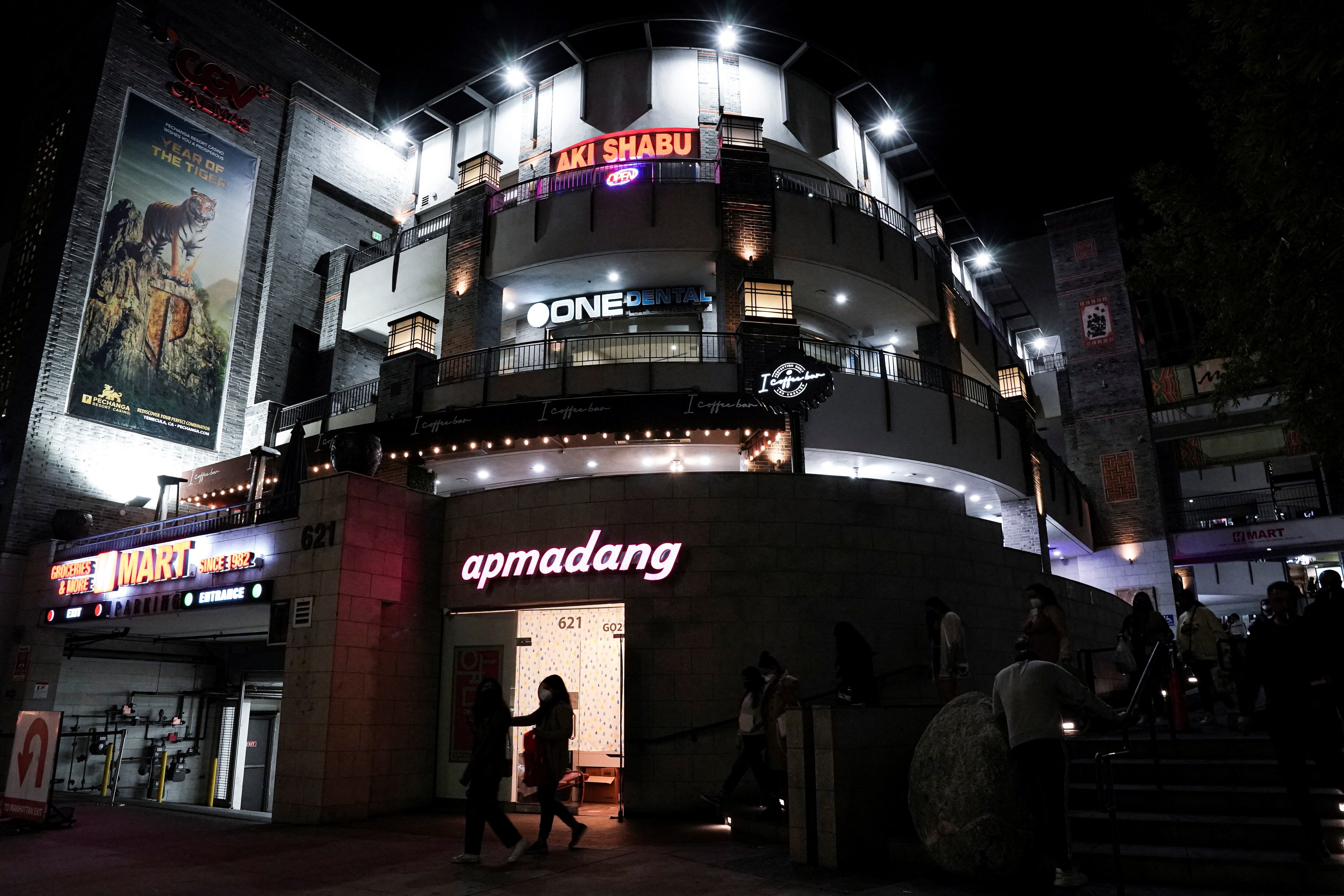 El Centro Comunitario de Koreatown conecta generaciones a través del arte y el deporte. (REUTERS/Bing Guan)