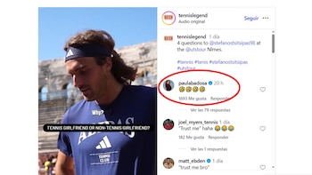Pantalla de Instagram: Tsitsipas en video con texto 'TENNIS GIRLFRIEND OR NON-TENNIS GIRLFRIEND?'. Comentario de Paula Badosa con emojis de risa