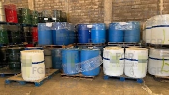 Cateo en Culiacán: FGR decomisa 49 toneladas de sosa cáustica, cianuro de sodio y otros precursores, más 45 mil litros de químicos