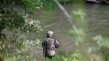 La pesca del salmón tiene los días contados en Asturias: el Principado quiere prohibirla en 2027, pero manteniendo el tradicional ‘campanu’