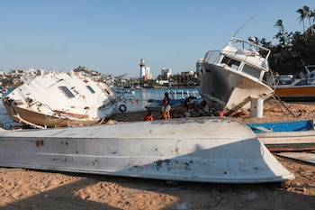 La producción combinó locaciones en Acapulco y montajes en los Estudios Churubusco de la Ciudad de México para recrear la fuerza del huracán Otis. REUTERS/Henry Romero
