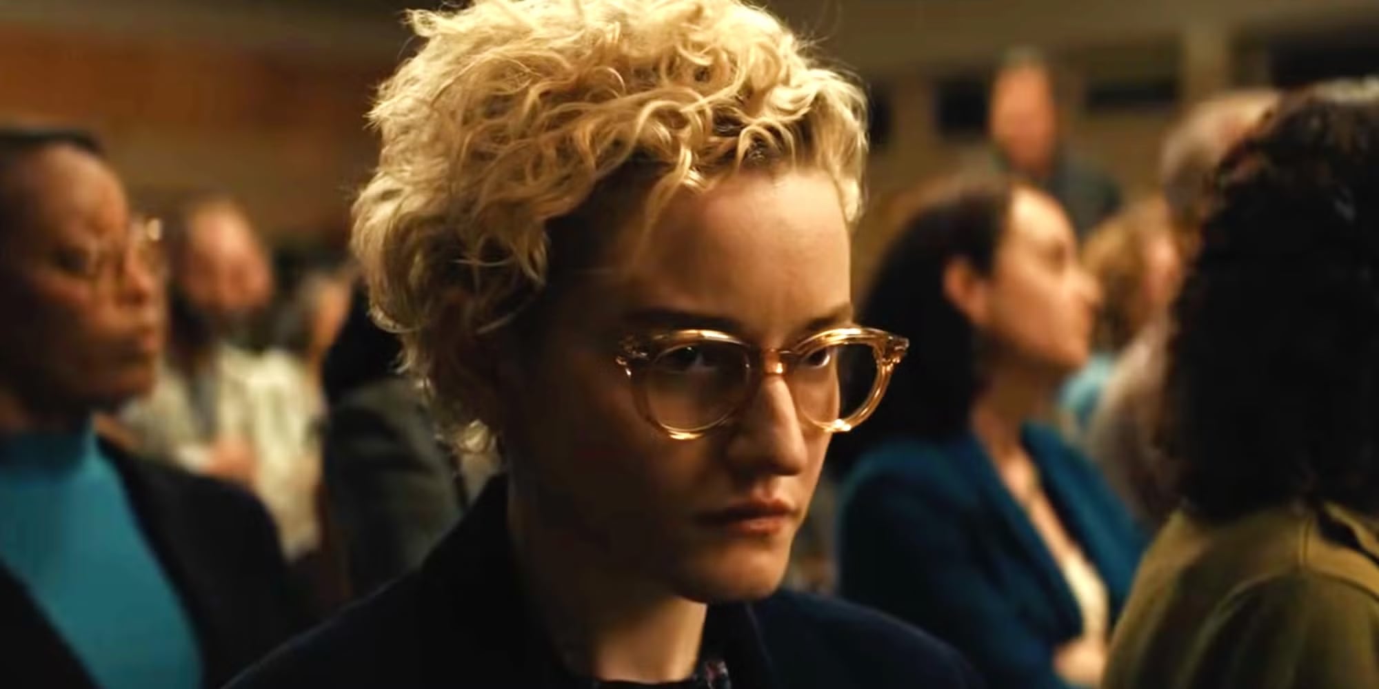 Julia Garner en