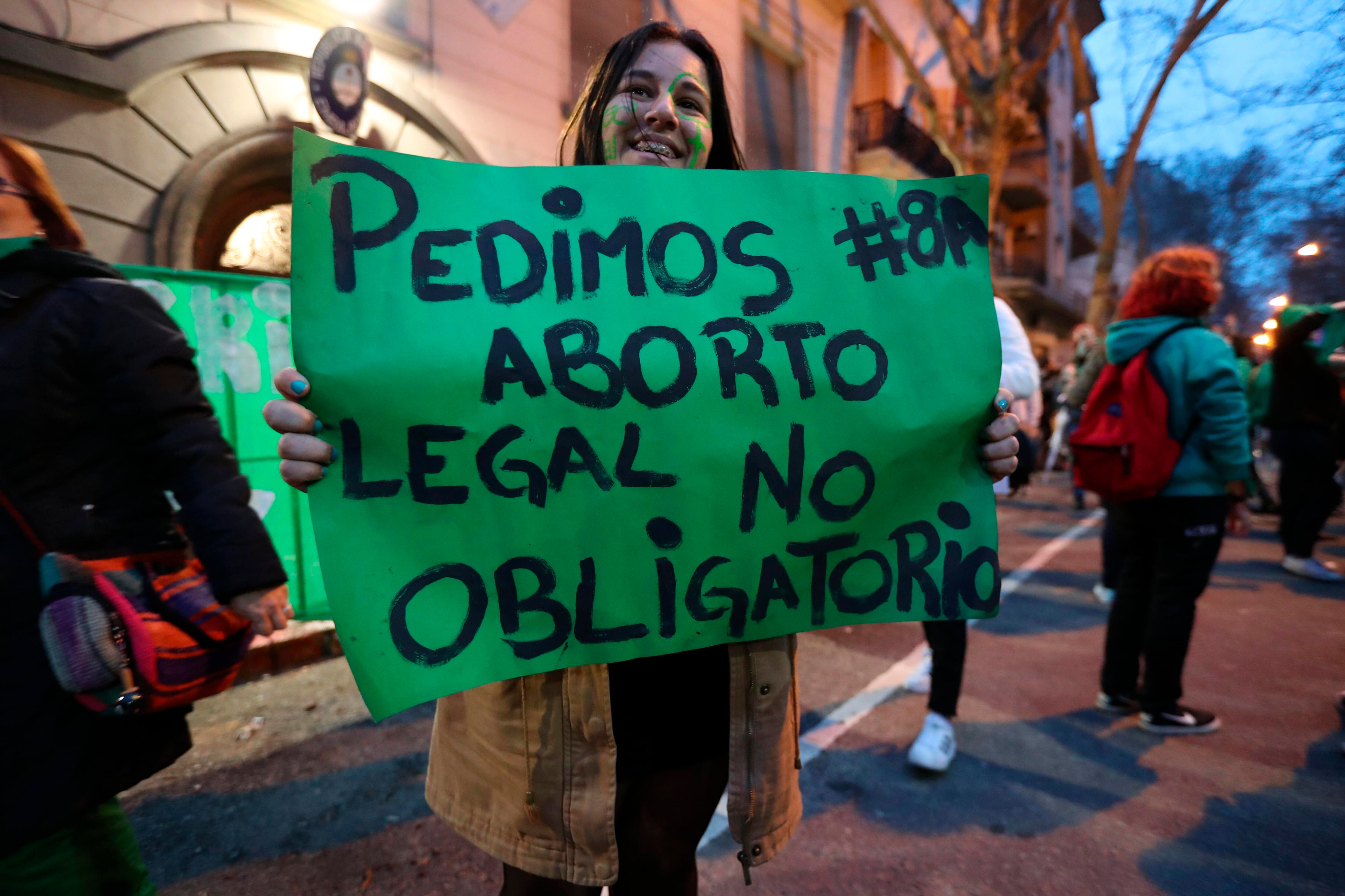 La ley uruguaya, cuyo proceso de debate y aprobación fue considerado un ejemplo para varios países de la región, no legaliza técnicamente el aborto sino que lo despenaliza antes de las doce semanas siempre que se sigan ciertos procedimientos regulados por el Estado. EFE/Raúl Martínez/Archivo