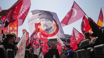 Miles de personas están en