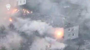 Fuerzas ucranianas combaten durante las