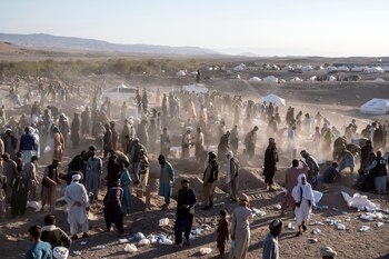 Los afganos todavía esperan encontrar supervivientes del terremoto que mató a más de 2.000 personas en la provincia occidental de Herat