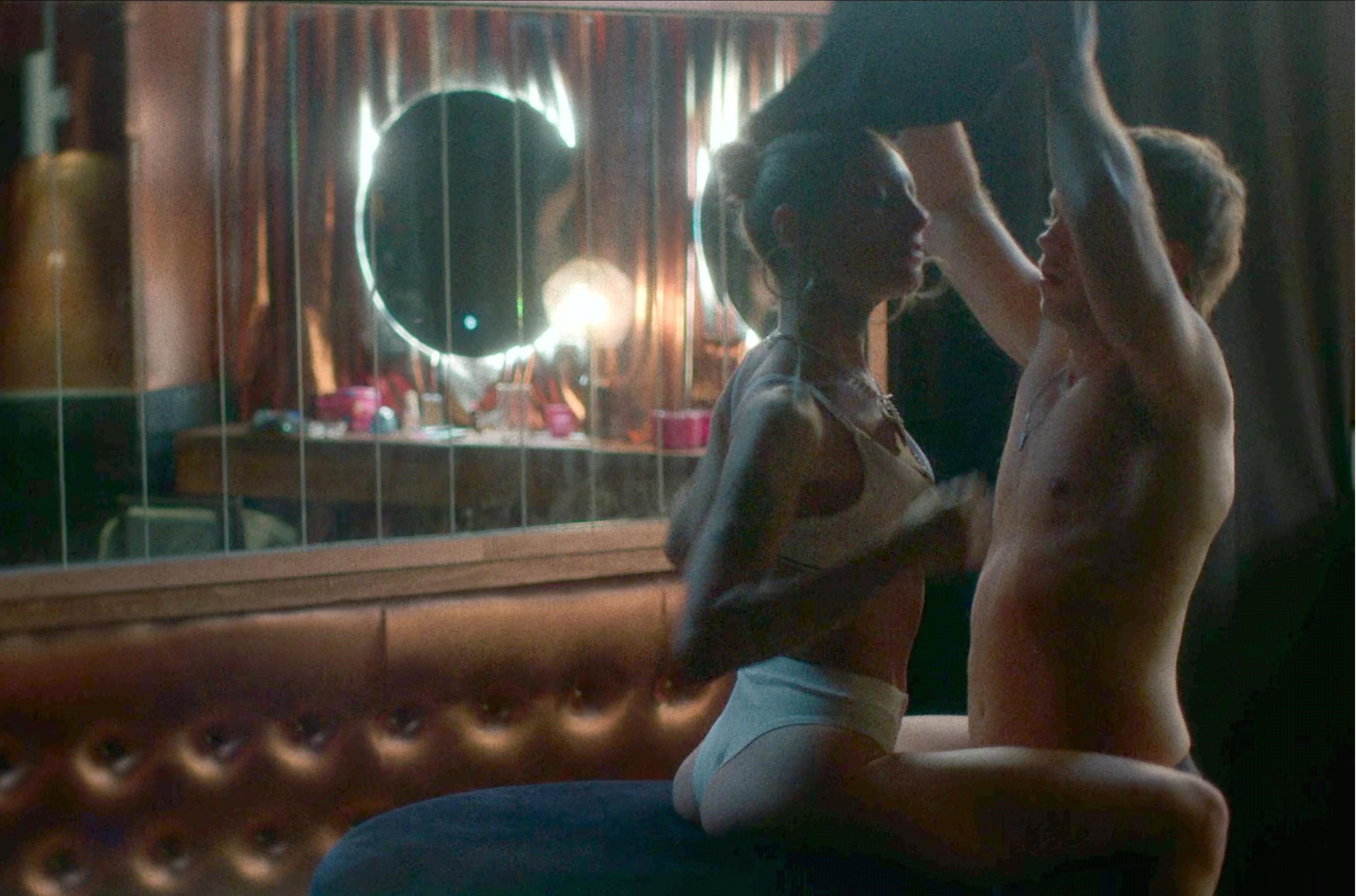 La relación de pareja entre Sebastián Ortega y Valentina Zenere sumó complejidad a las escenas íntimas de Amor animal (Prime Video)