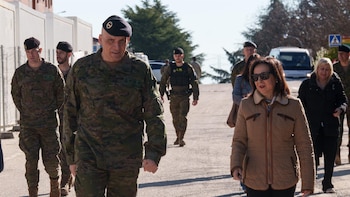 Robles descarta la vuelta de