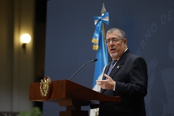 El presidente pidió control ciudadano, cobertura periodística e investigación del Ministerio Público para exponer los lazos entre política y narcotráfico.