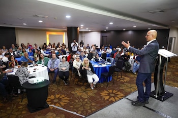 Científicos, autoridades, empresarios y representantes de comunidades indígenas analizaron propuestas para fortalecer la política forestal panameña. Tomada de MiAmbiente