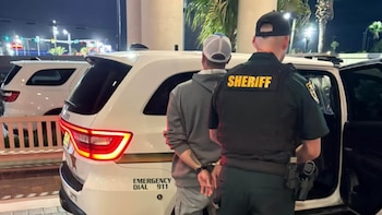 Un ex policía acusado de planear un atentado en Nueva Orleans fue puesto en libertad luego de que se nieguen a procesarlo