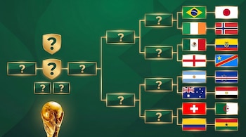 Una llave de torneo de fútbol con dieciséis banderas de países, signos de interrogación y un trofeo dorado.