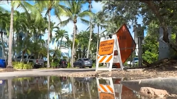 Hollywood Beach quedó bajo el agua por las mareas altas: calles inundadas y comercios afectados en Florida