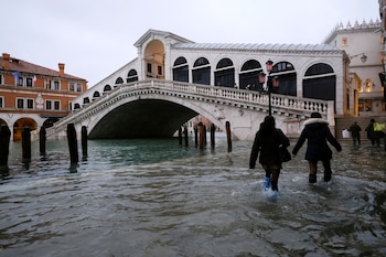 Venecia y la costa de Rapa Nui enfrentan amenazas directas por el aumento del nivel del mar, fenómenos extremos y la intensificación de riesgos naturales (REUTERS/Manuel Silvestri)