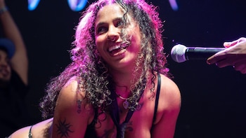 Abogados Cristianos denuncia a la rapera Tokischa por profanación al posar "semidesnuda" en una iglesia donostiarra