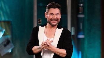 Entre arte flamenco, pintura y un hallazgo literario: así ha sido el tributo de Miguel Poveda a Lorca en ‘La Revuelta’