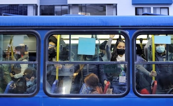 Dos delincuentes armados con cuchillos