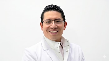 Egresado del Instituto Politécnico Nacional con cerca de 20 años de experiencia en Medicina Regenerativa y más de 15 años en Dirección de organizaciones de salud. Integrante del Colegio de Médicos Cirujanos con Fines de Investigación e Integrante de la Academia Mexicana de Medicina de Primer Contacto. Cédula Profesional: 6902375
