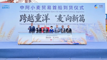 Con gran pompa, China recibió