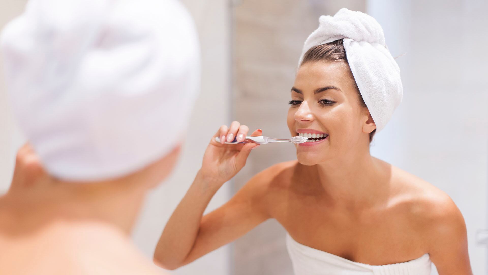 4 hábitos fundamentales para una sonrisa saludable