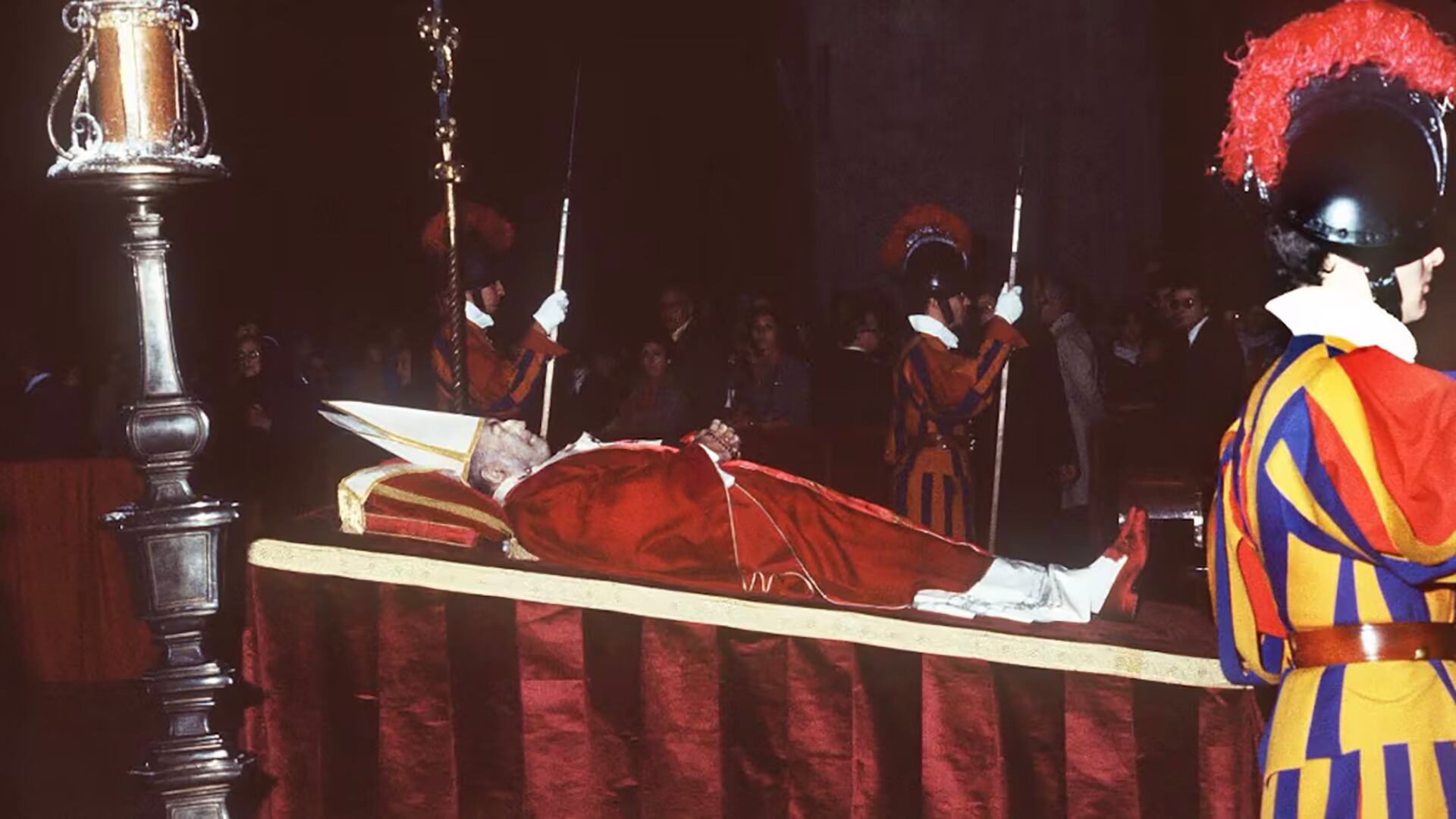 El cuerpo de Juan Pablo I durante el funeral en el Vaticano (AFP)