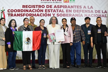 CIUDAD DE MÉXICO, 27JUNIO2026.- Graciela Domínguez Nava (Morena), se registró cómo aspirante a la Coordinación Estatal en Defensa de la Transformación y Soberanía Nacional para Sinaloa.
FOTO: MARIO JASSO/CUARTOSCURO.COM
