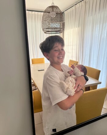 “Momo hermano mayor me derrite